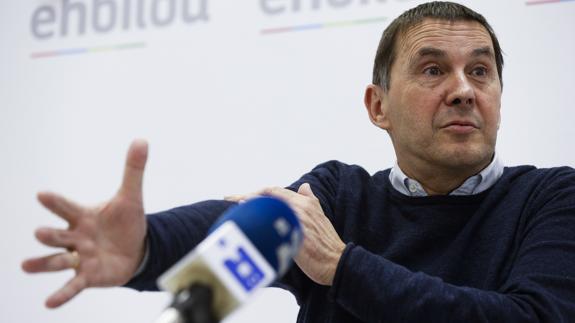 Otegi avisa de que «imponer un relato» llevará a «volver a reproducir el conflicto»