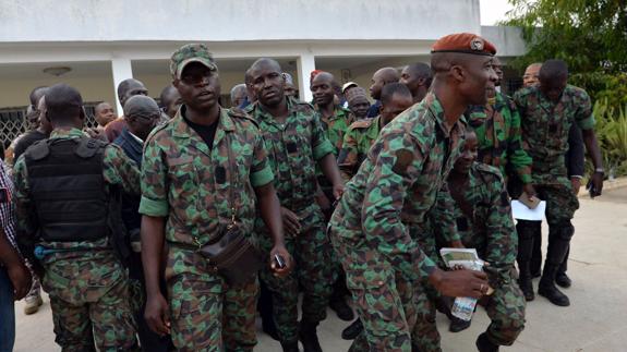 Militares retienen durante horas al ministro de Defensa en Costa de Marfil