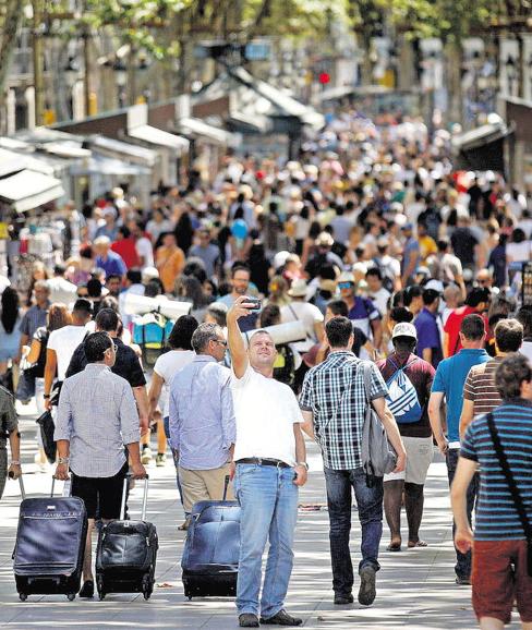 Barcelona plantea permitir más pisos turísticos en zonas no saturadas