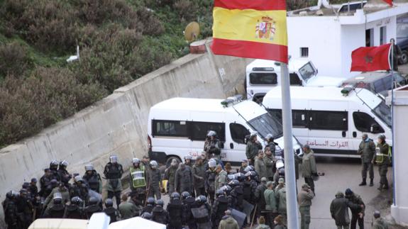 Detectan casi 500 intentos de entrada de inmigrantes por puertos Ceuta y Melilla