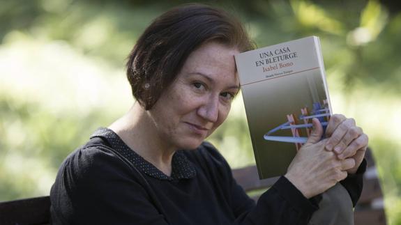 Isabel Bono: «Facebook es la nueva caverna de Platón»