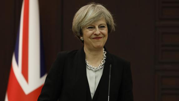 Theresa May y Merkel, «en desacuerdo» con la política migratoria de Trump