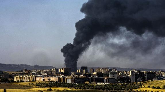 El Parlamento Europeo investigará el incendio de una planta ilegal de reciclaje de Guadalajara