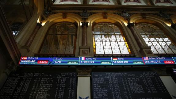 La banca arrebata al Ibex los 9.400 puntos y cae un 0,9% en la semana