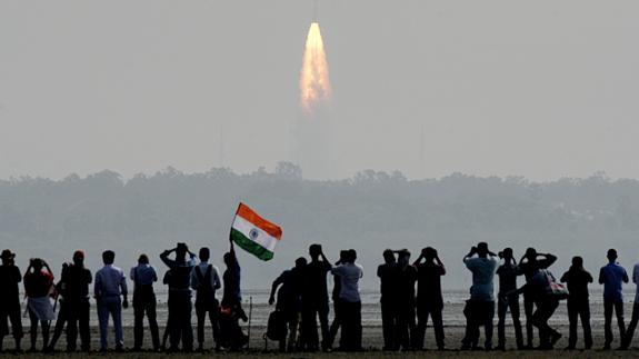 India lanza al espacio la cifra récord de 104 satélites en un solo cohete