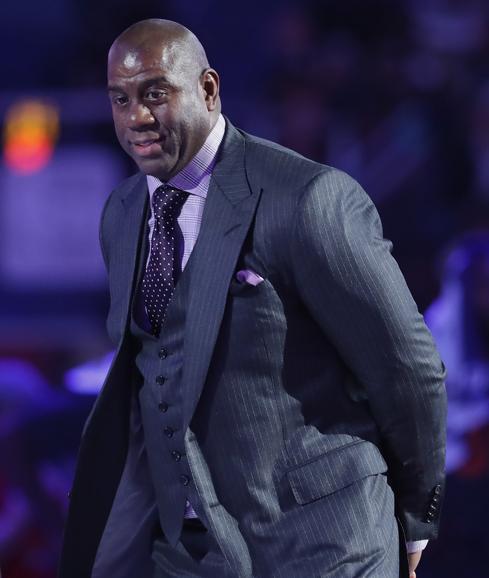 Magic Johnson asume el reto de devolver la grandeza a los Lakers