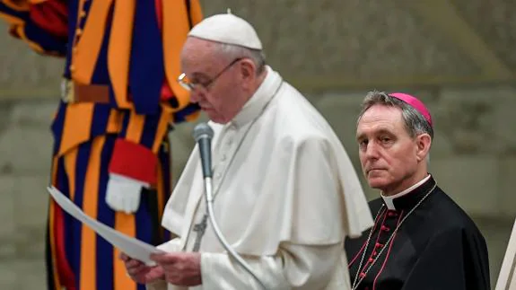 El Papa pide que católicos y anglicanos refuercen sus lazos en una visita histórica