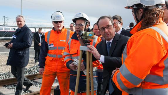 Un disparo accidental durante un discurso de Hollande hiere a dos personas