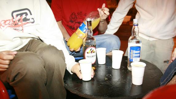 Sanidad aclara que la futura ley del alcohol en menores no hablará de multas porque «son víctimas»