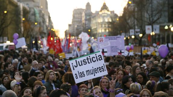 Miles de mujeres se movilizan por la igualdad