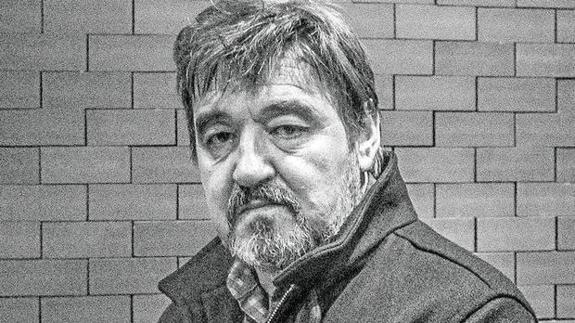 «Escribir poesía es como resolver un problema»