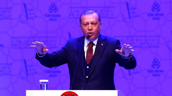 Erdogan vuelve a acusar a Merkel de «actitudes nazis»