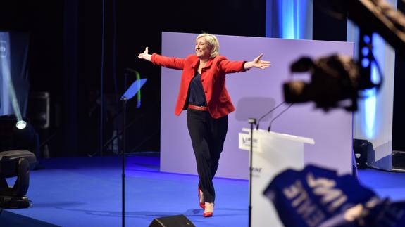 Marine Le Pen dice que la UE «morirá» si es elegida presidenta de Francia