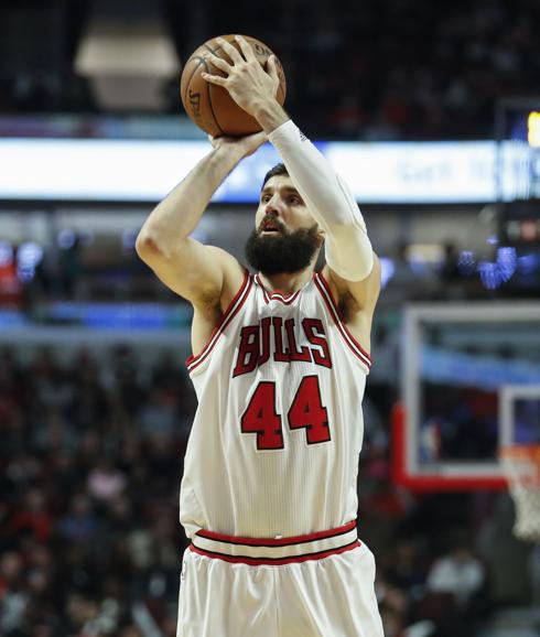 Mirotic mantiene a los Bulls en la lucha por los 'playoffs'