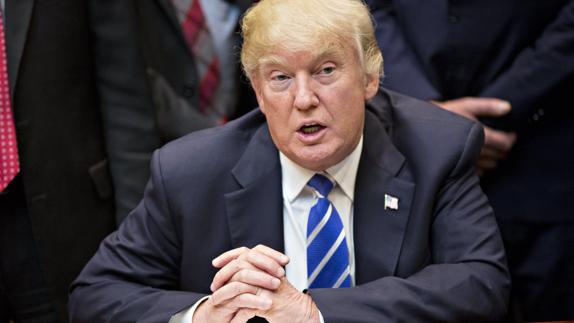 Trump declara el fin de «la guerra al carbón» y de las regulaciones que «matan empleos»