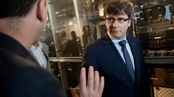 El Senado invita a Puigdemont a hablar en comisión y rechaza su conferencia