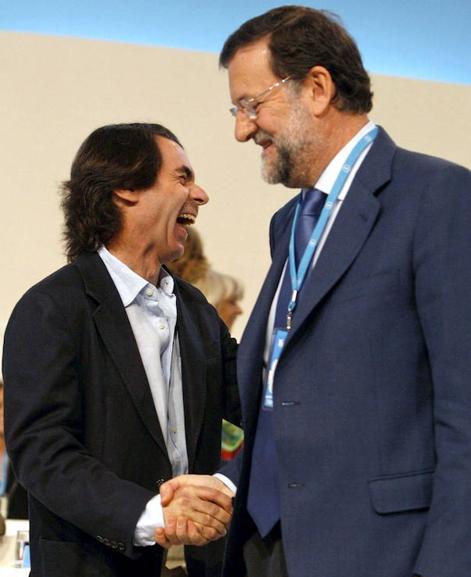 Aznar bromea: «Rajoy ¿qué hizo? ¿cortar la empanada? Eso tiene mucho mérito»