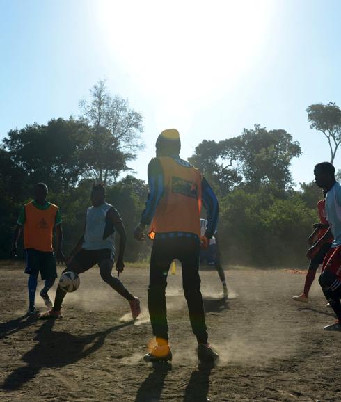 Ser futbolista en un suburbio de Kenia por un puñado de chelines