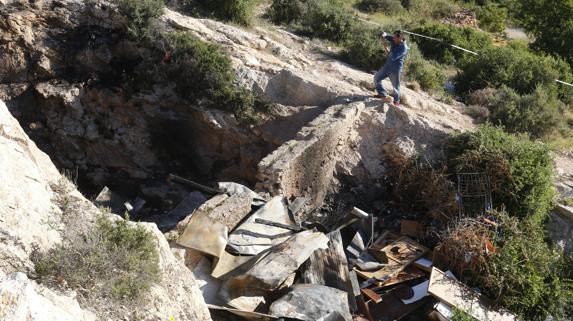 Los dos menores detenidos se inculpan de ocasionar el fuego en la cueva de Almería