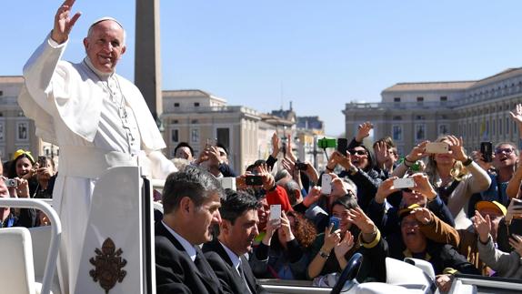 El Papa abre una lavandería gratuita en Roma para las personas sin hogar
