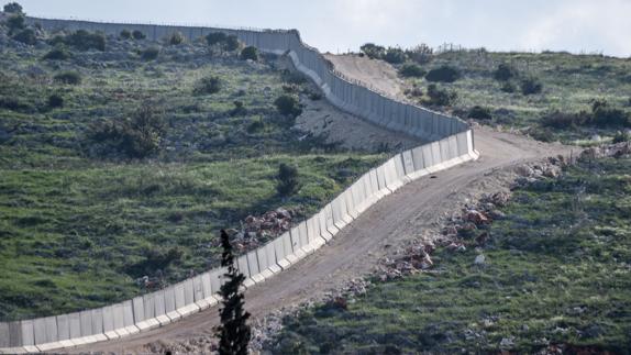 Turquía termina un muro de 556 kilómetros en su frontera con Siria