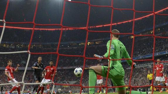 Pese a Neuer, Cristiano resurge y mantiene la racha