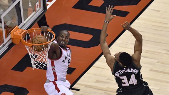 Ibaka y Calderón, claves en el triunfo de los Raptors y de los Hawks