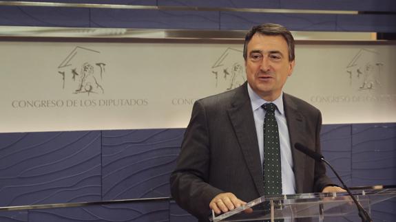 Rajoy convence al PNV para no presentar su enmienda a la totalidad de los Presupuestos