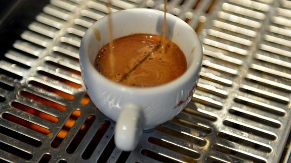 Consumir más de tres tazas de café al día reduce en un 53% el riesgo de cáncer de próstata