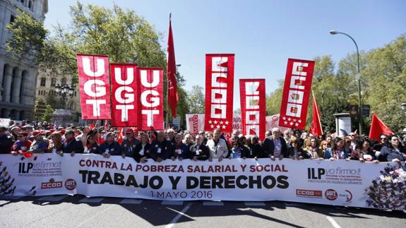 La destrucción de empleo y los casos de corrupción pasan factura a CC OO y UGT