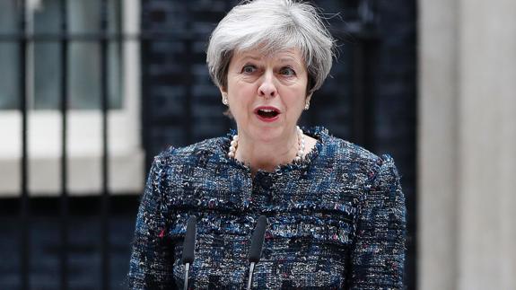 May acusa a Europa de influir con «amenazas» en las elecciones británicas