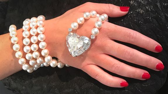 Subastan el diamante en forma de corazón más grande por 18 millones de euros