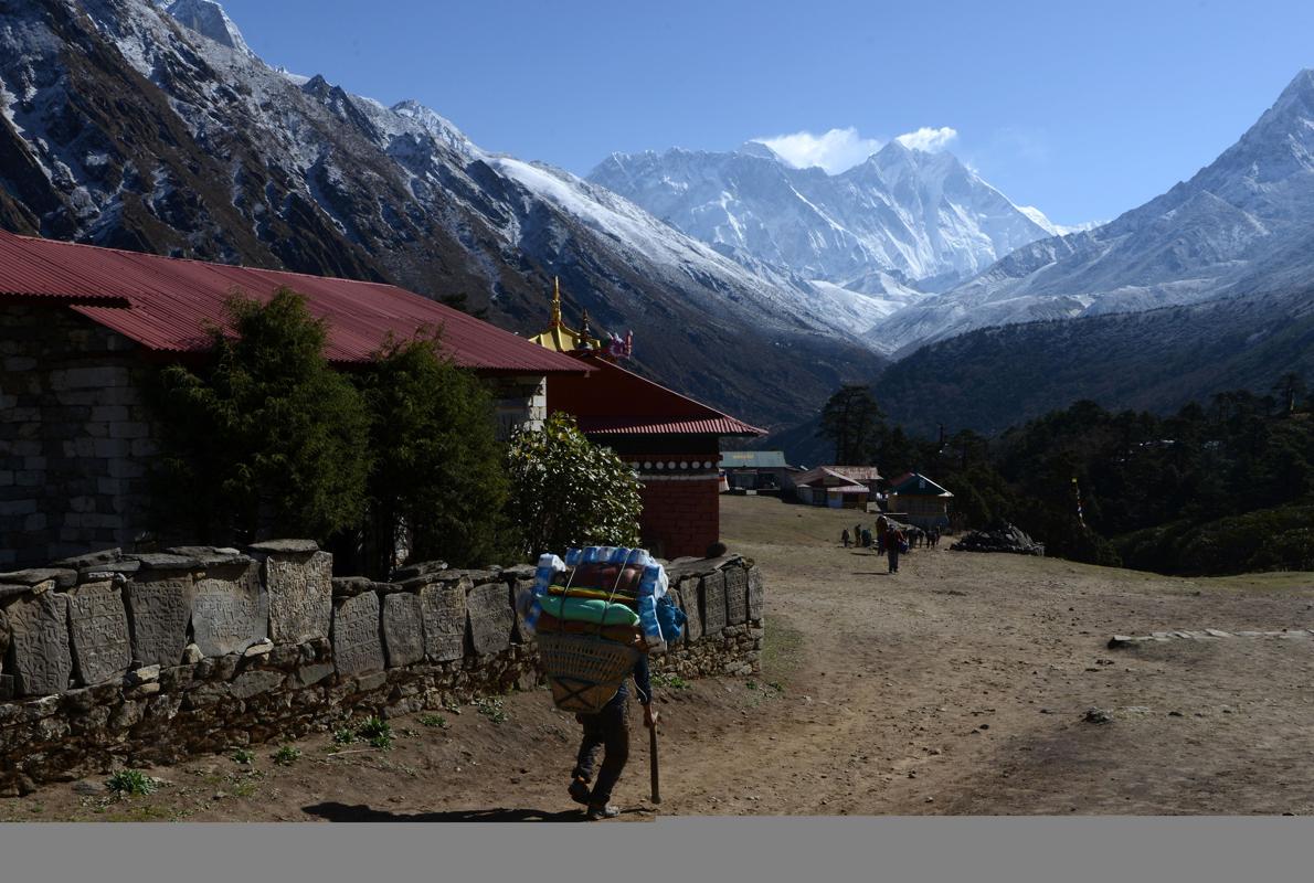 Multa De 22 000 Dolares Por Intentar Subir Sin Permiso Al Everest Leonoticias