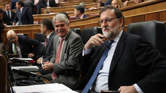 Rajoy defiende la «profesionalidad» del responsable de Anticorrupción, Manuel Moix