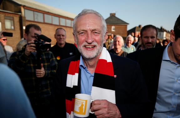 Los laboristas nacionalizarían la energía y no se irían de la UE sin acuerdo