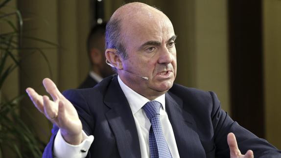 De Guindos garantiza que el Gobierno no interferirá en la decisión de Bankia sobre Popular