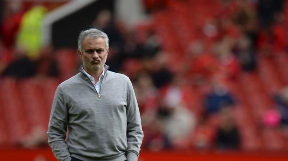 Mourinho, picante pero más sosegado, quiere cerrar el año con la Europa League