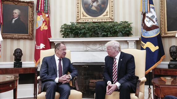 Trump habló con Lavrov del despido de Comey