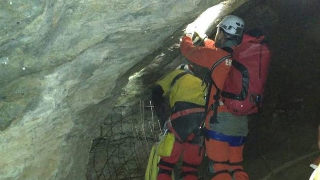 Fallece un espeleólogo de 37 años sepultado entre rocas en una cueva de Vizcaya