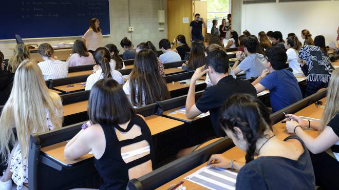 Andalucía ofrecerá matrícula gratis a los universitarios que aprueben