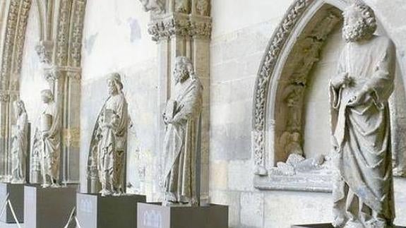 Cultura formaliza la obra de restauración de las estatuas del pórtico de la Catedral