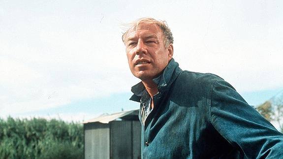 Muere a los 91 años George Kennedy, ganador del Oscar por 'La leyenda del indomable'