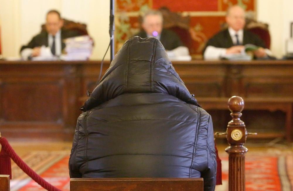 El pederasta de Carucedo se confiesa "avergonzado" y pide perdón a los padres y niños “que confiaron en mí”