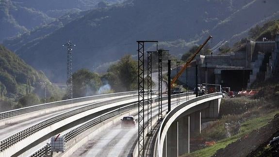 Pastor pide a las constructoras “aligerar” los trabajo para avanzar con la Variante