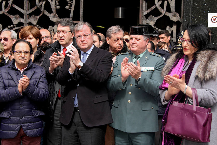 León se une ante la barbarie