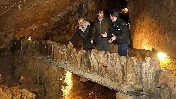 La Cueva de Valporquero recibe a un total de 5.749 visitantes durante su primer mes