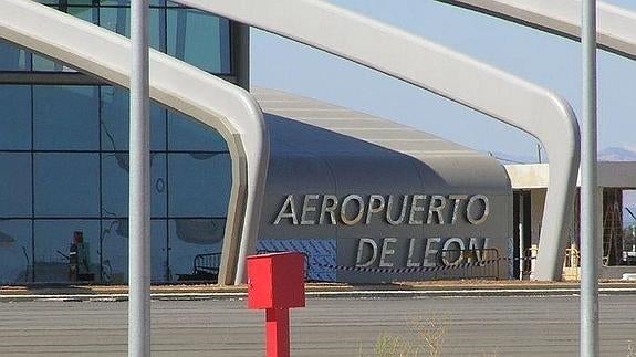 El Consorcio del Aeropuerto aprueba mantener vuelos a Barcelona hasta mayo de 2017