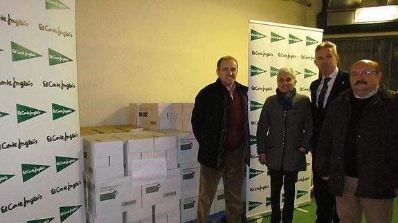 El Corte Inglés de León entrega a Cáritas 910 litros de aceite