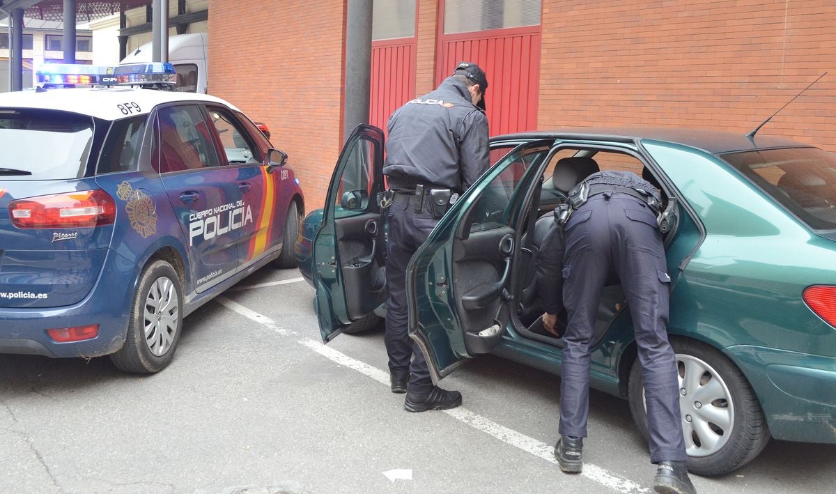 Dos detenidos cuando menudeaban con droga en el barrio de La Asunción