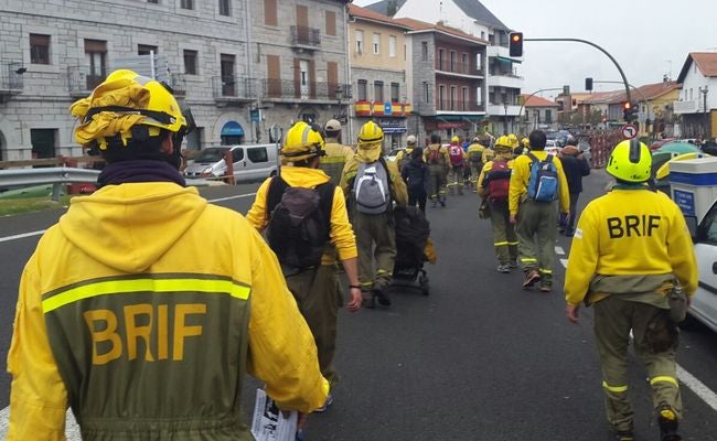 Atbrif denuncia dos despidos de bomberos forestales